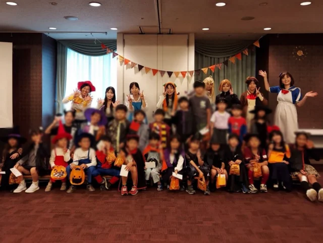 ハロウィン発表会🎃終了！！
今年もみんながかわいすぎて
たっくさん助けてくれた先輩サポーターズの成長もしみじみ感じて
幸せな一日でした🥰
.
..
#milestoneenglish
#マイルストーンイングリッシュ
→@milestone_english
.
. #名谷北教室　#ひよどり台教室
#垂水上高丸教室　長田教室
アプリコット出版
learningworld .
.
.
. 〜各講師のブログ〜
.
講師Kumi
@kumi.milestone_english
講師Ayano
@ayano.milestone_english
